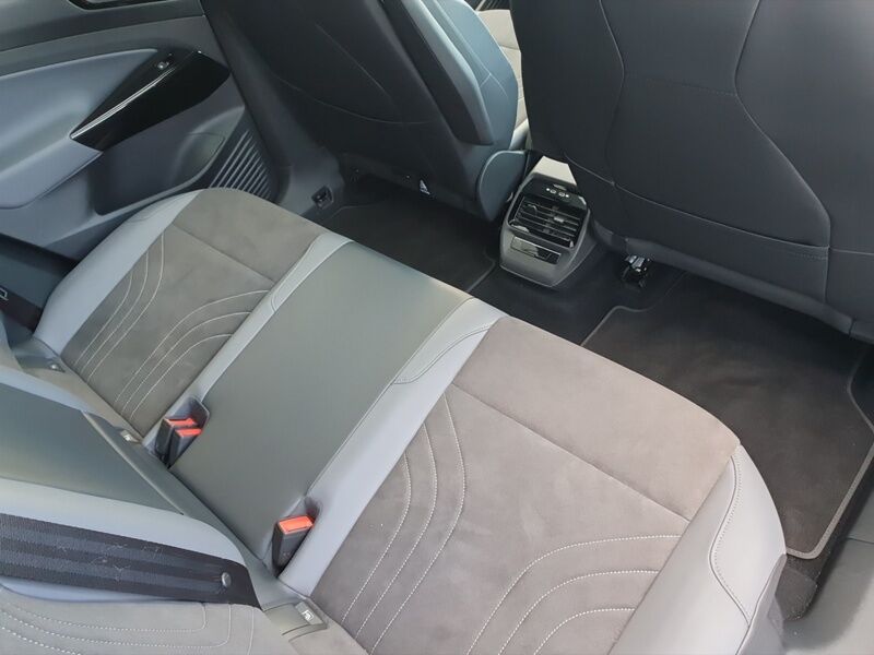 More views of Volkswagen ID.5