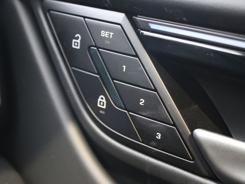 More views of Porsche Macan