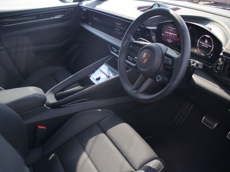 More views of Porsche Macan