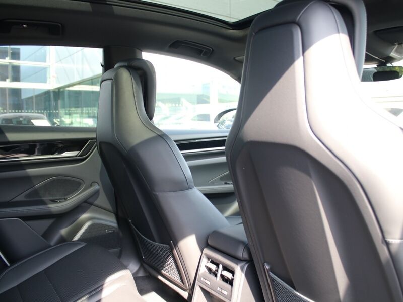 More views of Porsche Macan