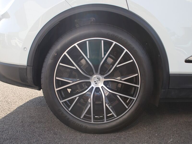 More views of Porsche Macan
