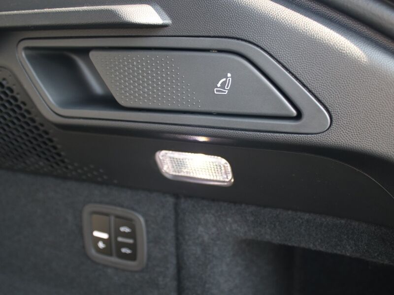 More views of Porsche Macan