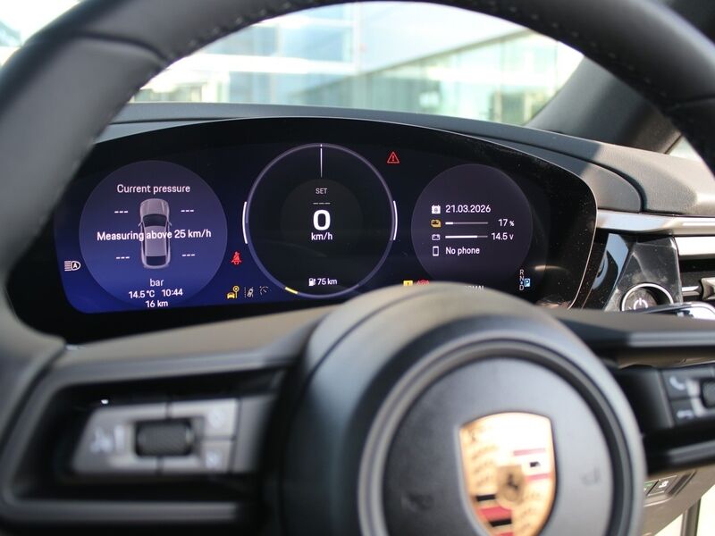More views of Porsche Macan