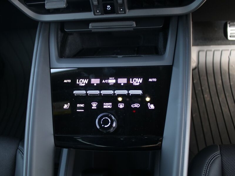 More views of Porsche Macan