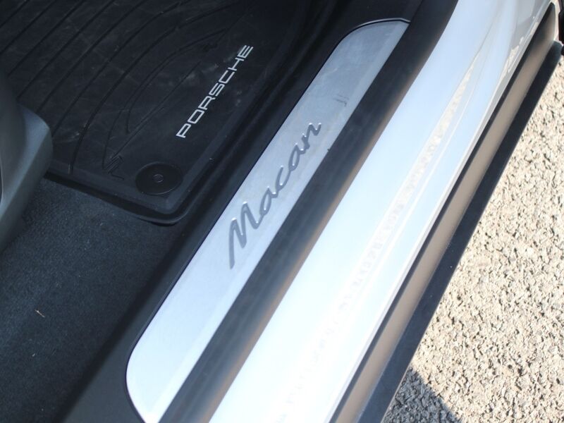 More views of Porsche Macan