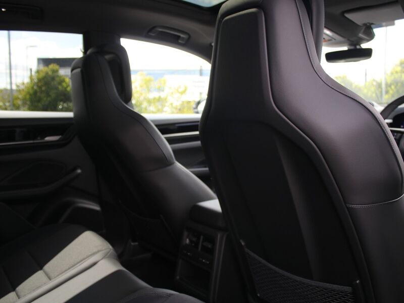 More views of Porsche Macan