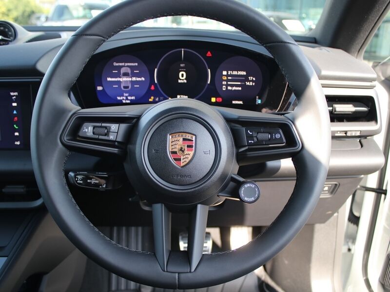 More views of Porsche Macan