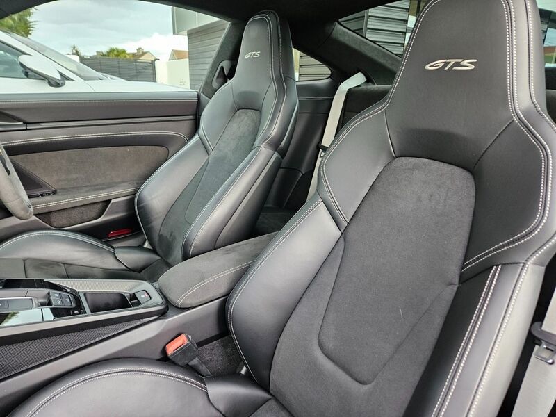 More views of Porsche 911