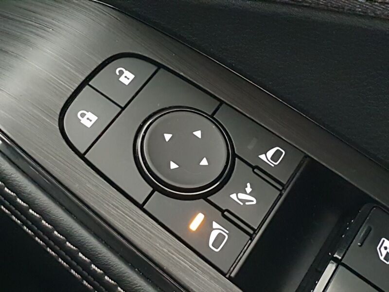 More views of Nissan X-Trail