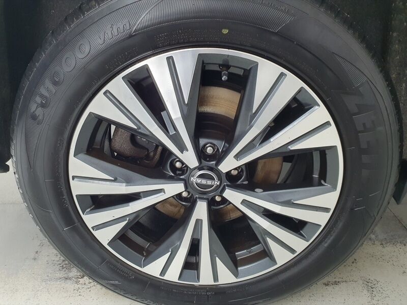 More views of Nissan X-Trail