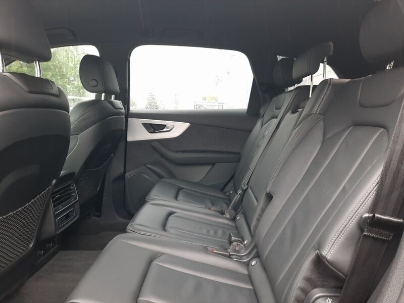 More views of Audi Q7