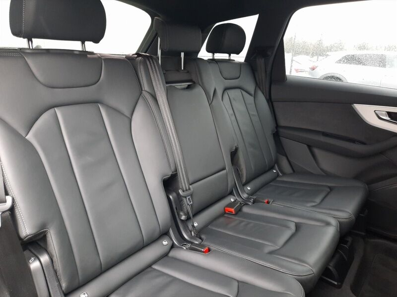 More views of Audi Q7