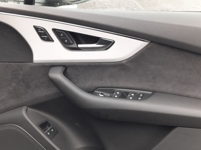 More views of Audi Q7