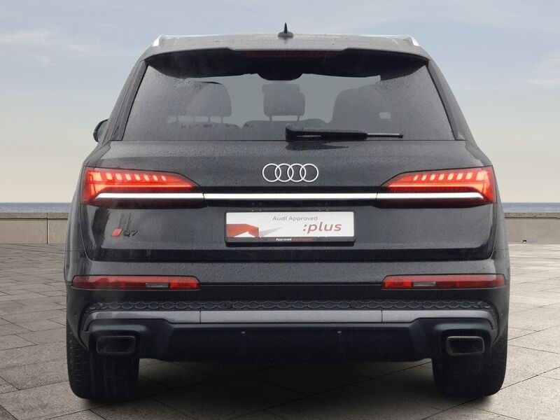 More views of Audi Q7