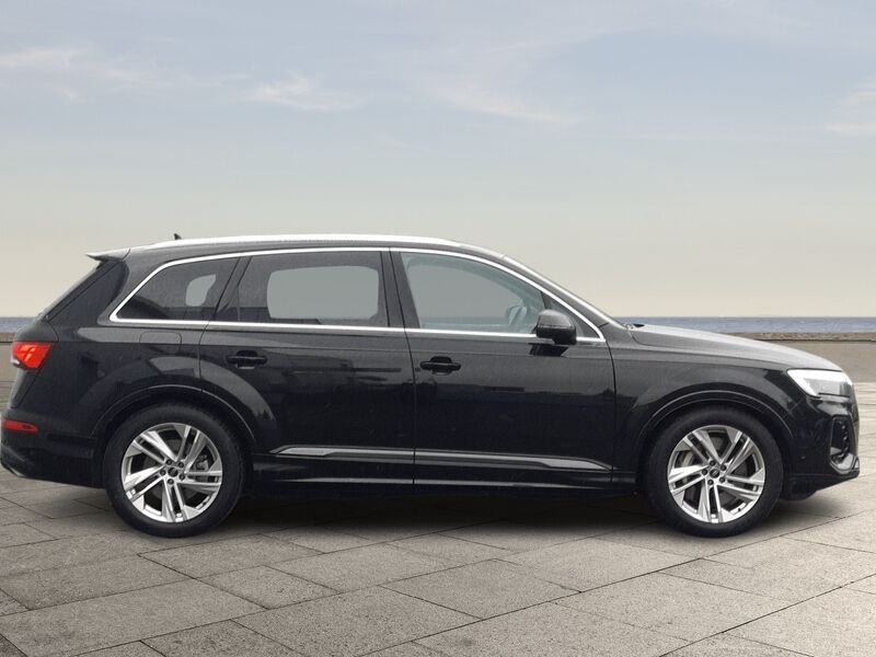 More views of Audi Q7