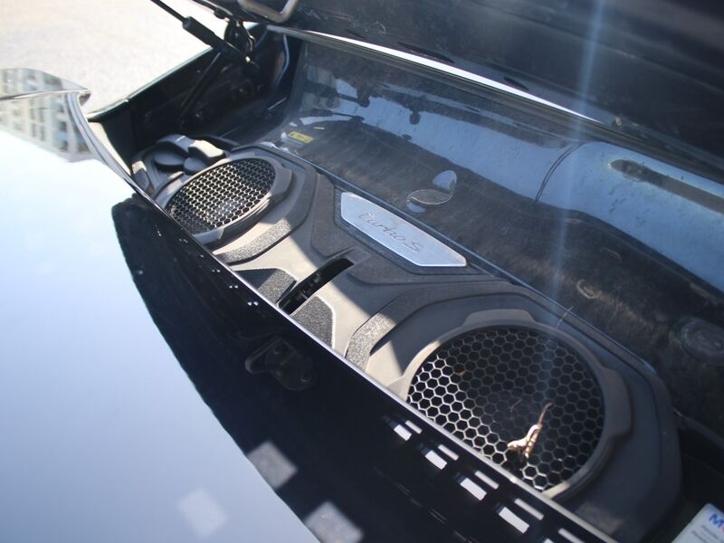 More views of Porsche 911