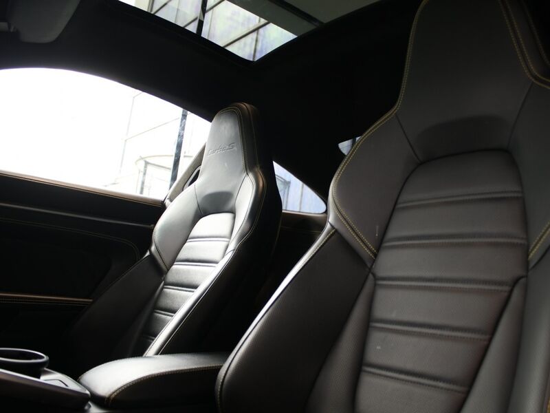 More views of Porsche 911