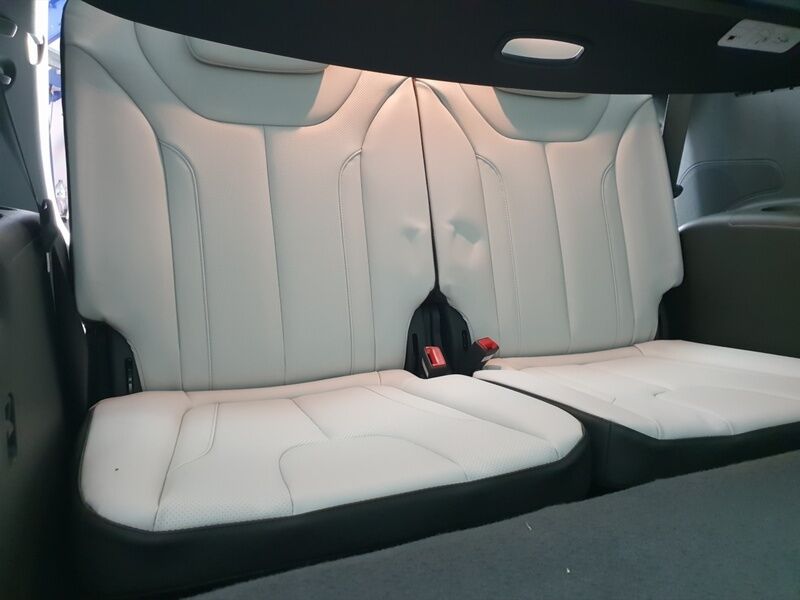 More views of Hyundai Santa Fe