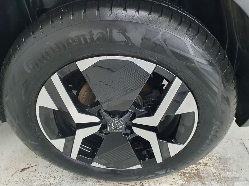 More views of Peugeot 2008