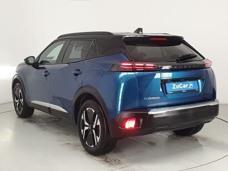 More views of Peugeot 2008