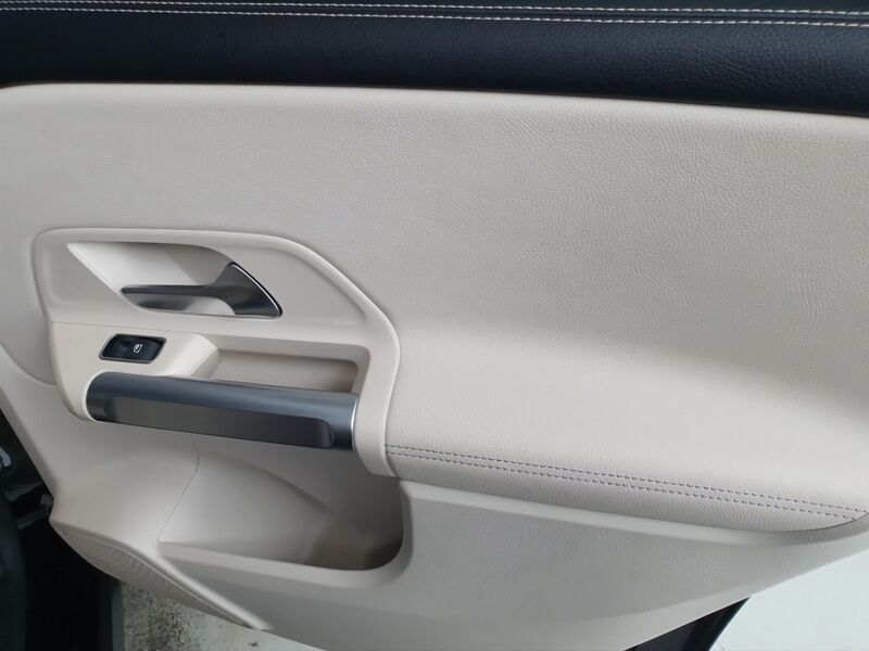 More views of Mercedes-Benz GLB