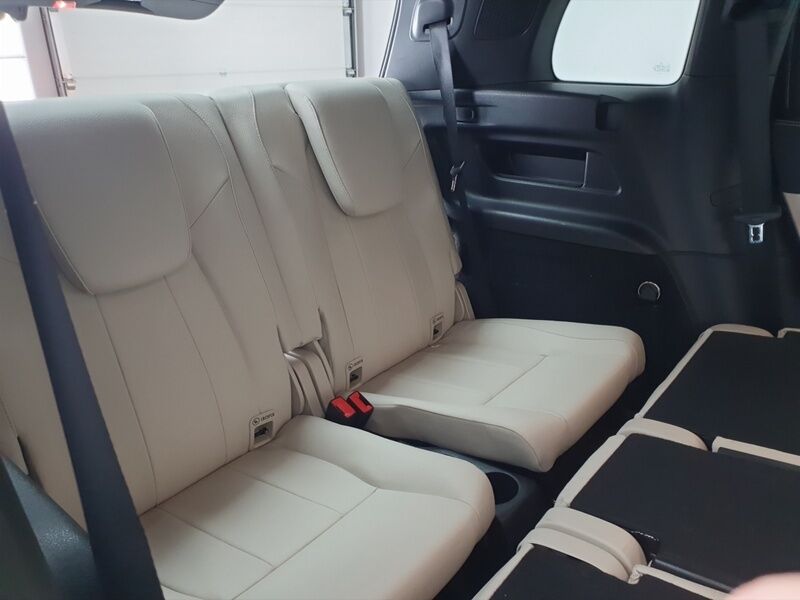 More views of Mercedes-Benz GLB