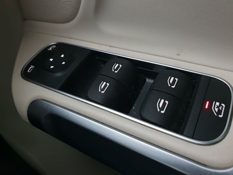 More views of Mercedes-Benz GLB