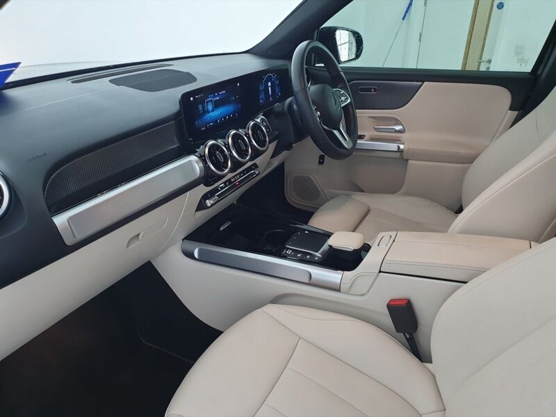 More views of Mercedes-Benz GLB