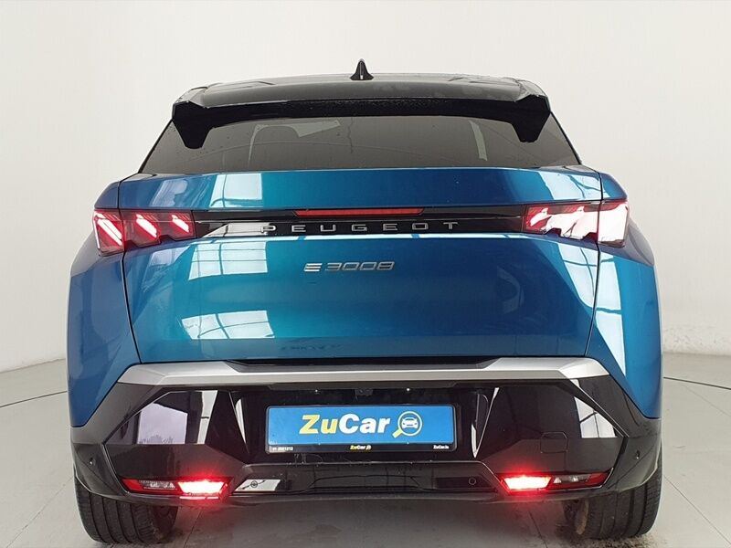 More views of Peugeot 3008