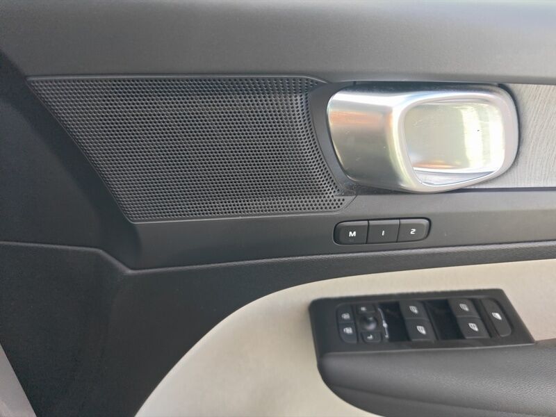 More views of Volvo XC40