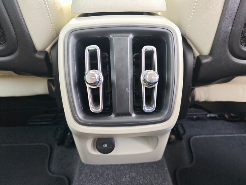 More views of Volvo XC40