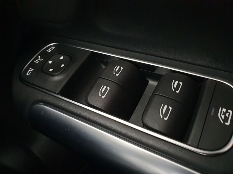 More views of Mercedes-Benz GLA