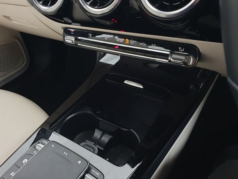 More views of Mercedes-Benz CLA