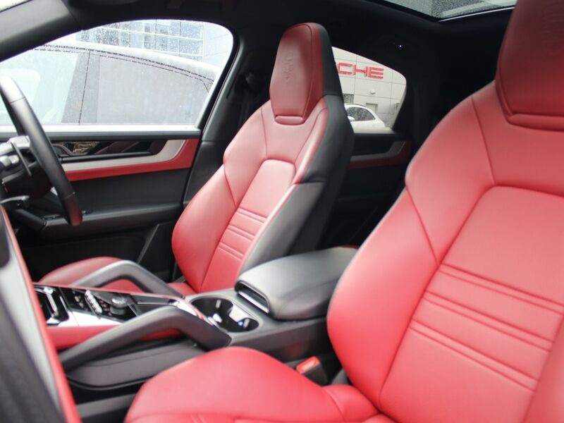 More views of Porsche Cayenne