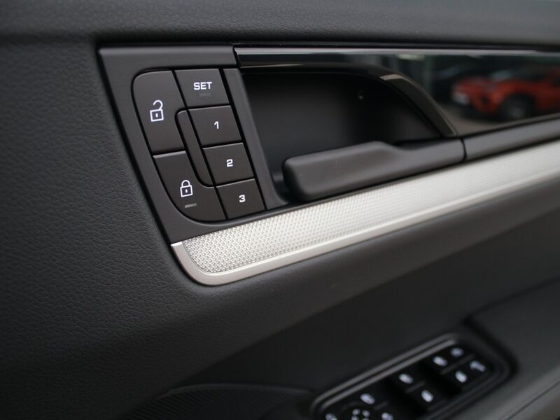 More views of Porsche Cayenne