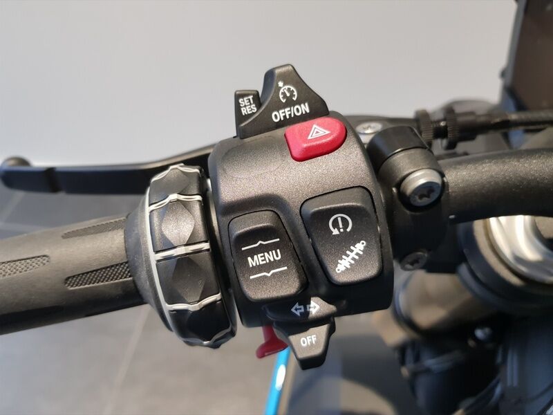 More views of BMW S 1000