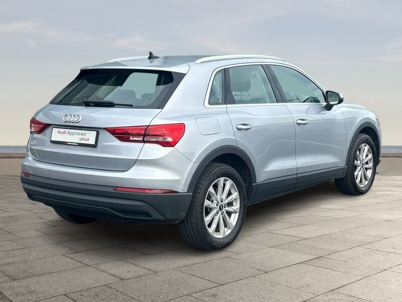 More views of Audi Q3