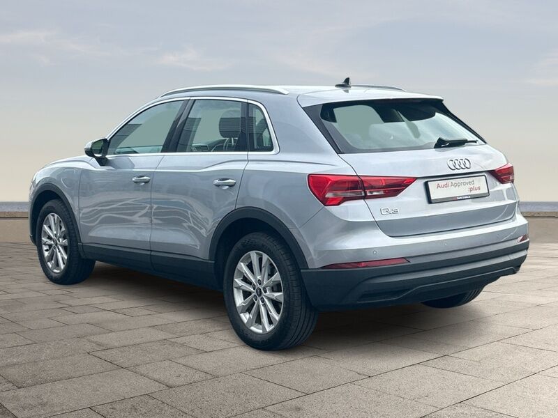 More views of Audi Q3