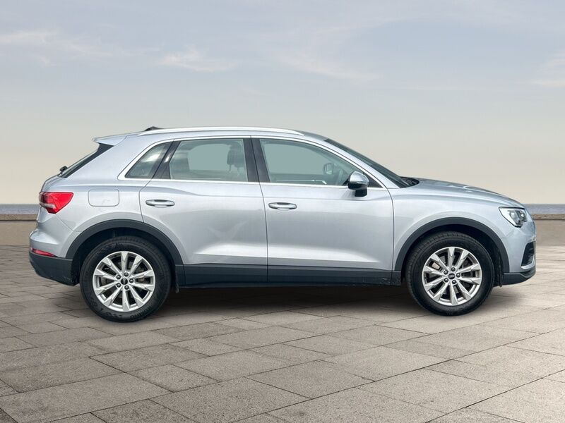 More views of Audi Q3