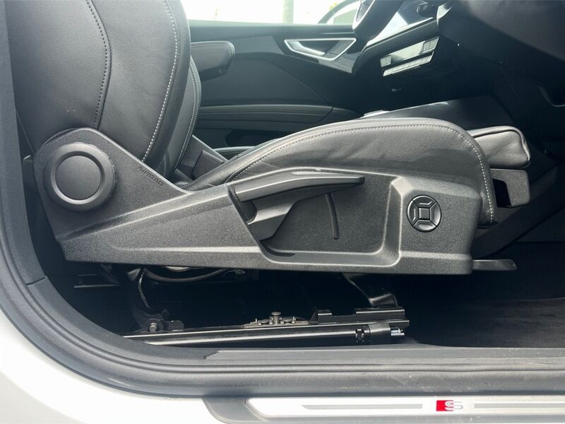 More views of Audi Q4 e-tron