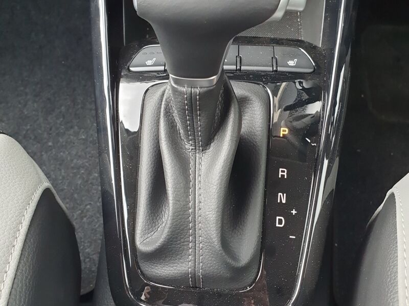 More views of Kia Stonic