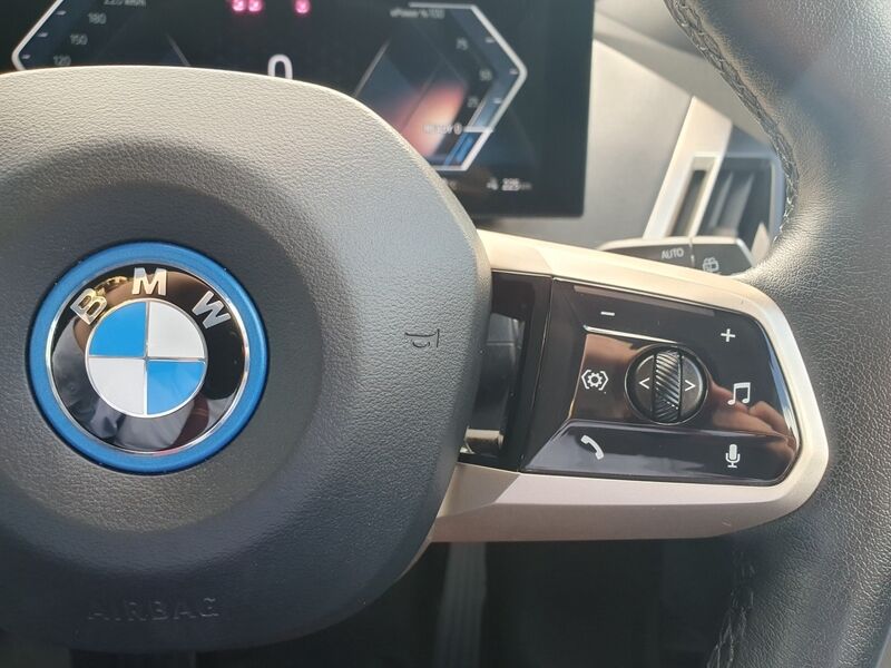 More views of BMW iX