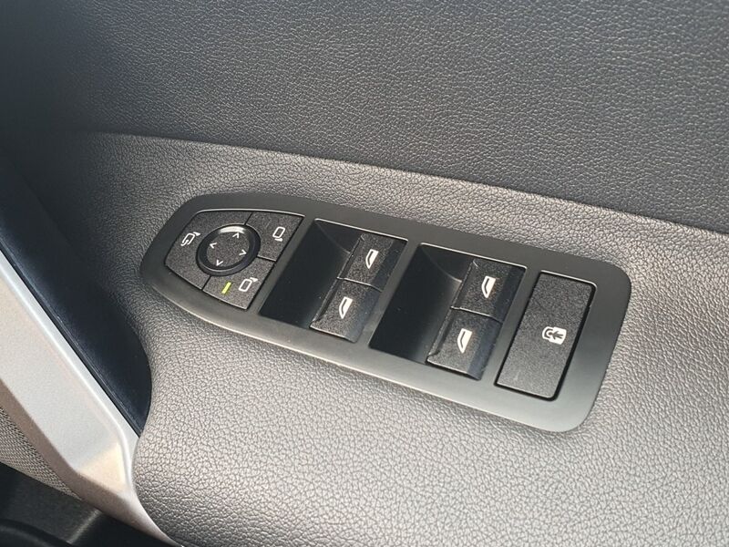 More views of BMW iX