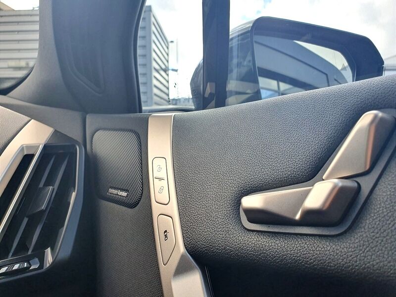 More views of BMW iX