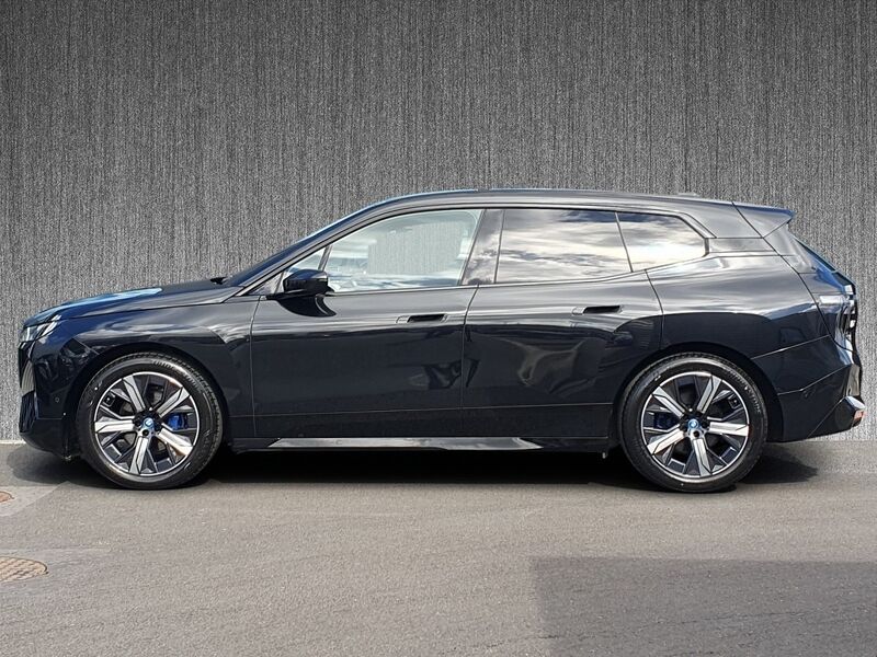 More views of BMW iX