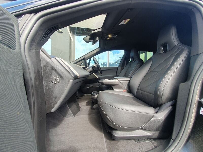 More views of BMW iX
