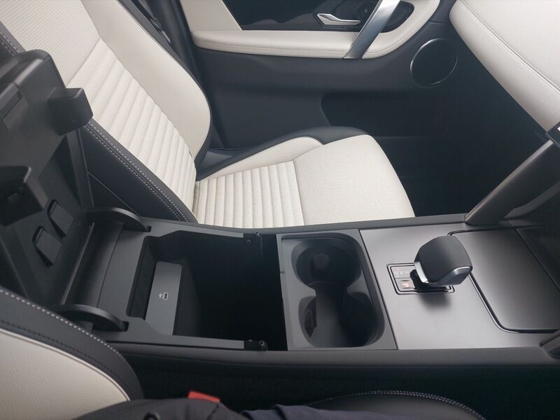 More views of Land Rover Discovery Sport