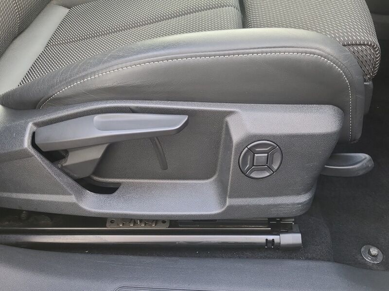 More views of Audi Q4 e-tron
