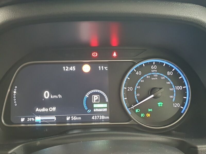 More views of Nissan Leaf