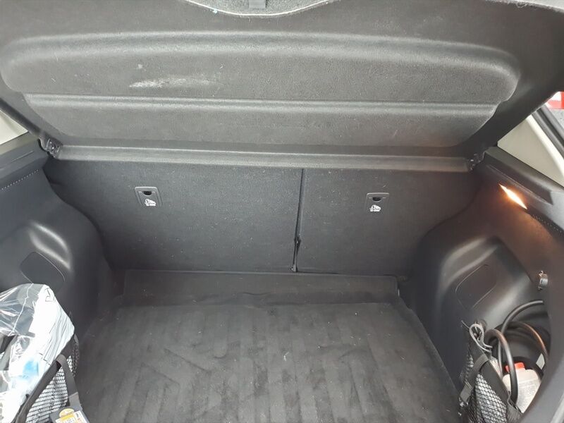 More views of Nissan Leaf